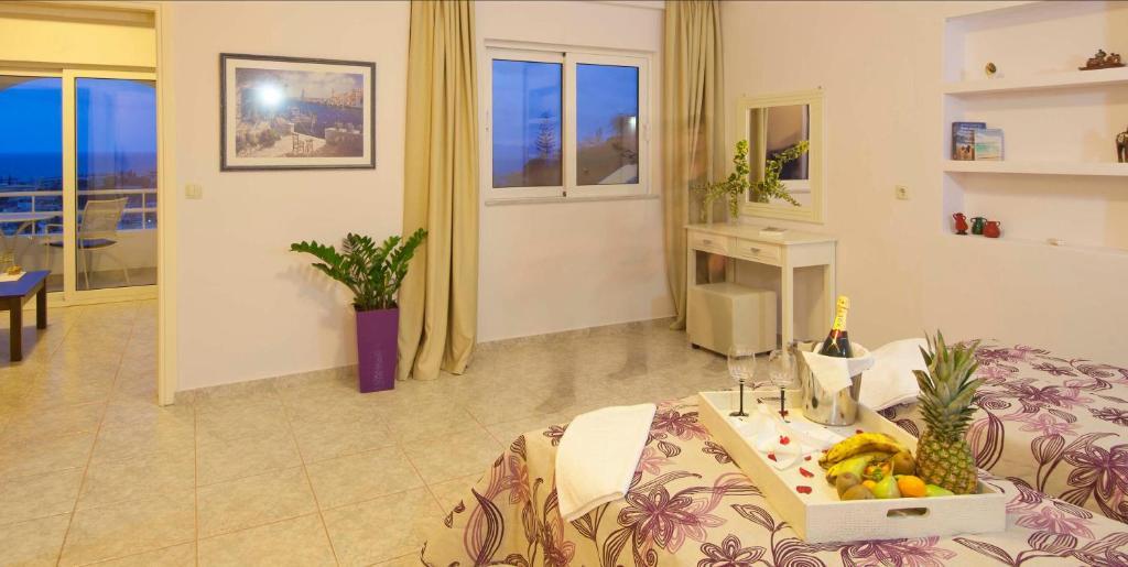 Sunday Life Aparthotel Agia Pelagia  Room photo